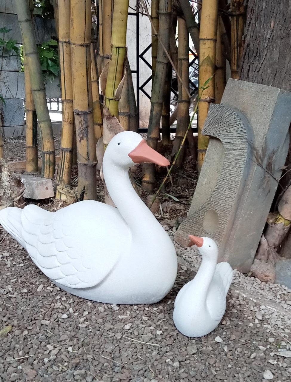 Regal Swan Figure